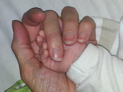 Miras hand i min 2011-08-15.jpg